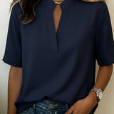 Margaux | Blusa Chique com Decote em V e Detalhe Dourado