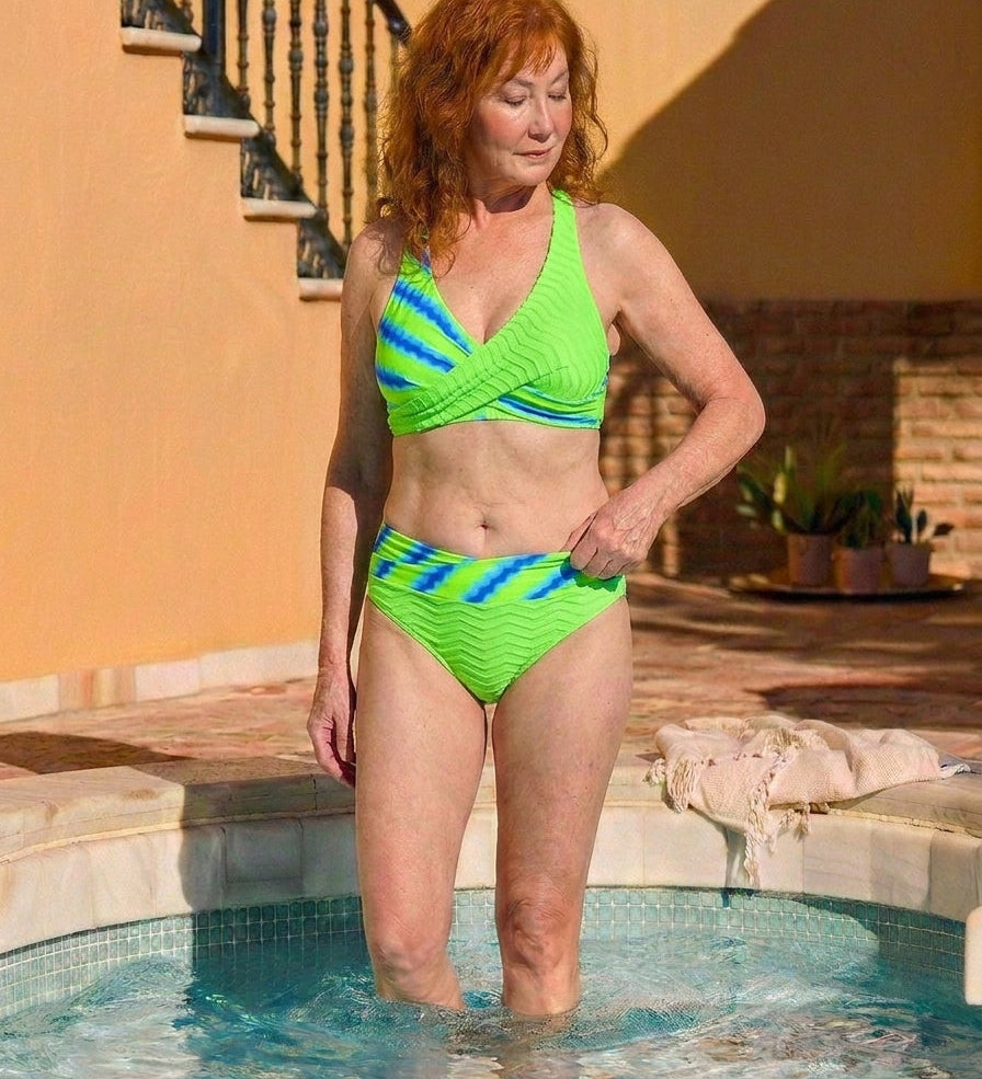 SOFIA | Conjunto de Bikini de Cintura Alta com Detalhe Cruzado na Frente