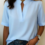Margaux | Blusa Chique com Decote em V e Detalhe Dourado
